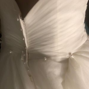 Allure Bridals White Size 14 Beautiful Pre-Own but Damaged Gorgeous Wedding Gown